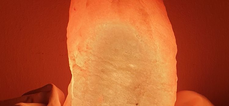 How long can you leave a salt lamp on?